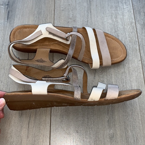 Easy Spirit Leather Tan/Beige Sandal 7 - Picture 2 of 6